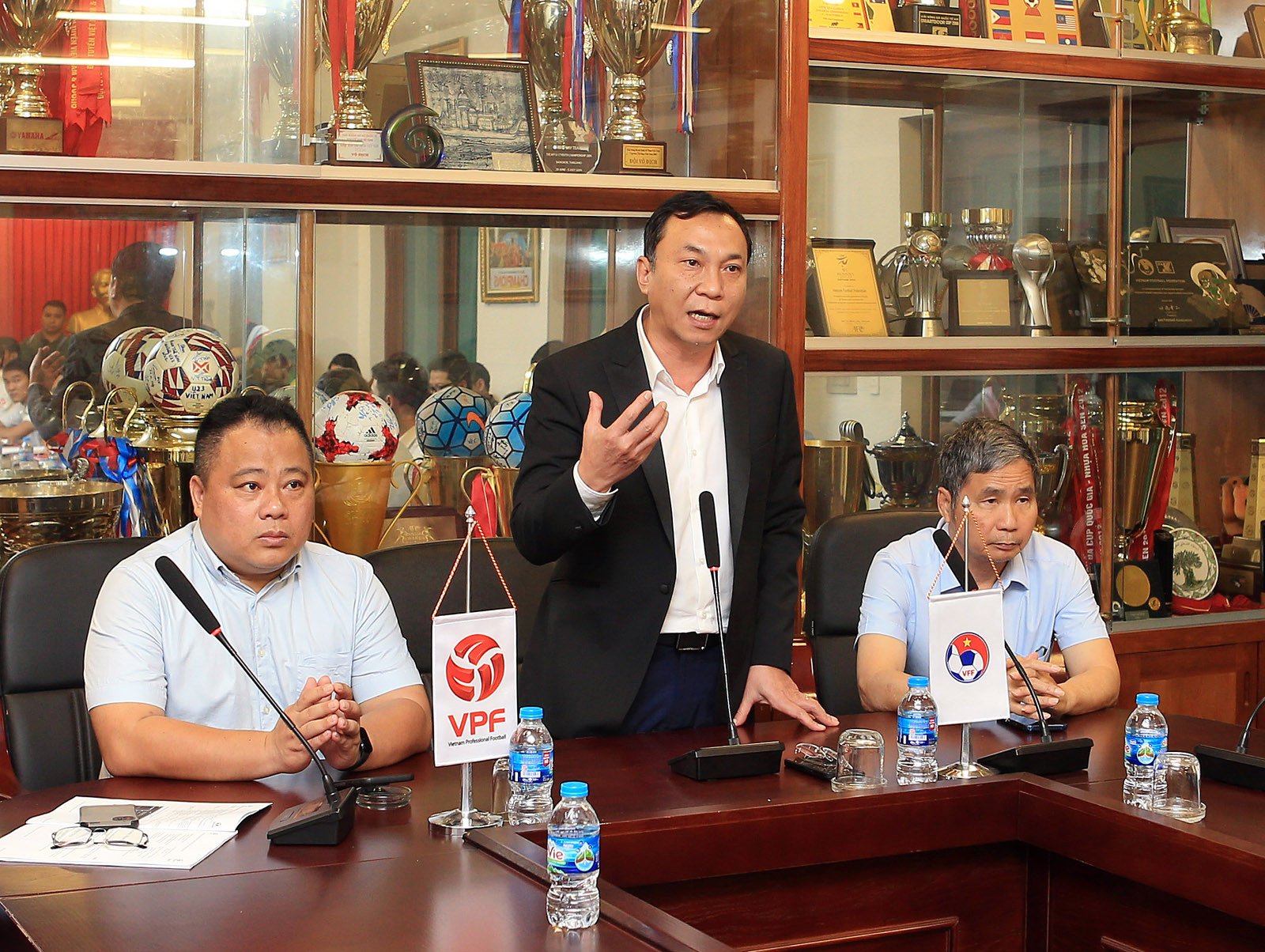 VFF tin tưởng công nghệ VAR sẽ giảm sức ép cho các trọng tài.