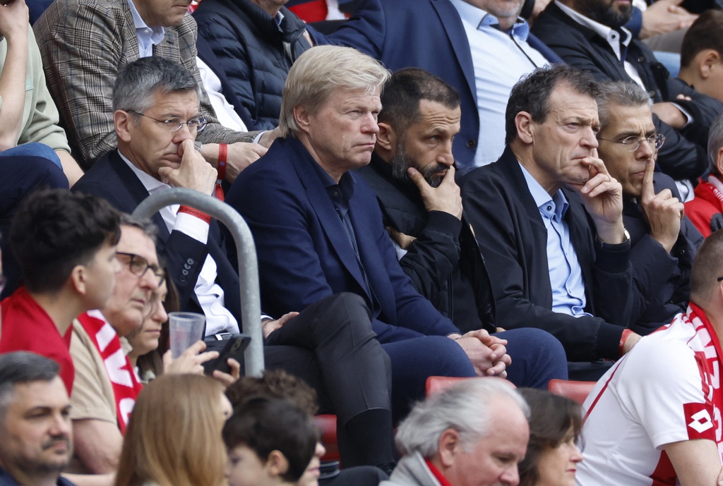 Dàn lãnh đạo Bayern, với CEO Kahn và GĐTT Salihamidzic phải chịu trách nhiệm cho cuộc khủng hoảng của Bayern. Ảnh: Reuters.