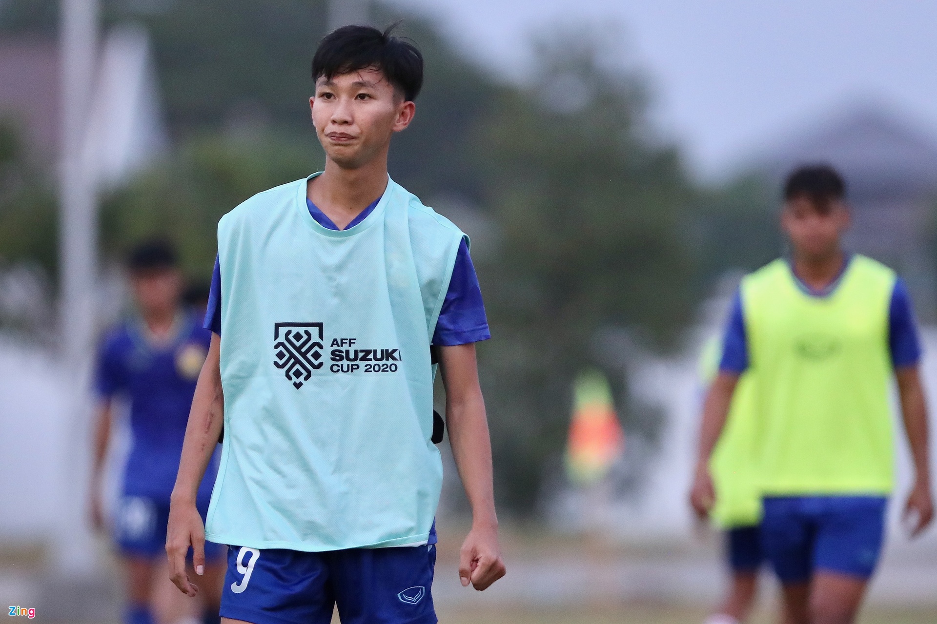 Damoth sinh năm 2004, có ông bà người Quảng Bình. "Tôi hâm mộ Nguyễn Quang Hải, Nguyễn Văn Toàn. Tôi cũng thỉnh thoảng theo dõi tin tức của bóng đá Việt Nam", Damoth chia sẻ với Zing.