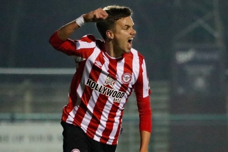 Romeo nhận được nhiều sự khen ngợi khi chơi bóng ở Anh. Ảnh: Brentford.