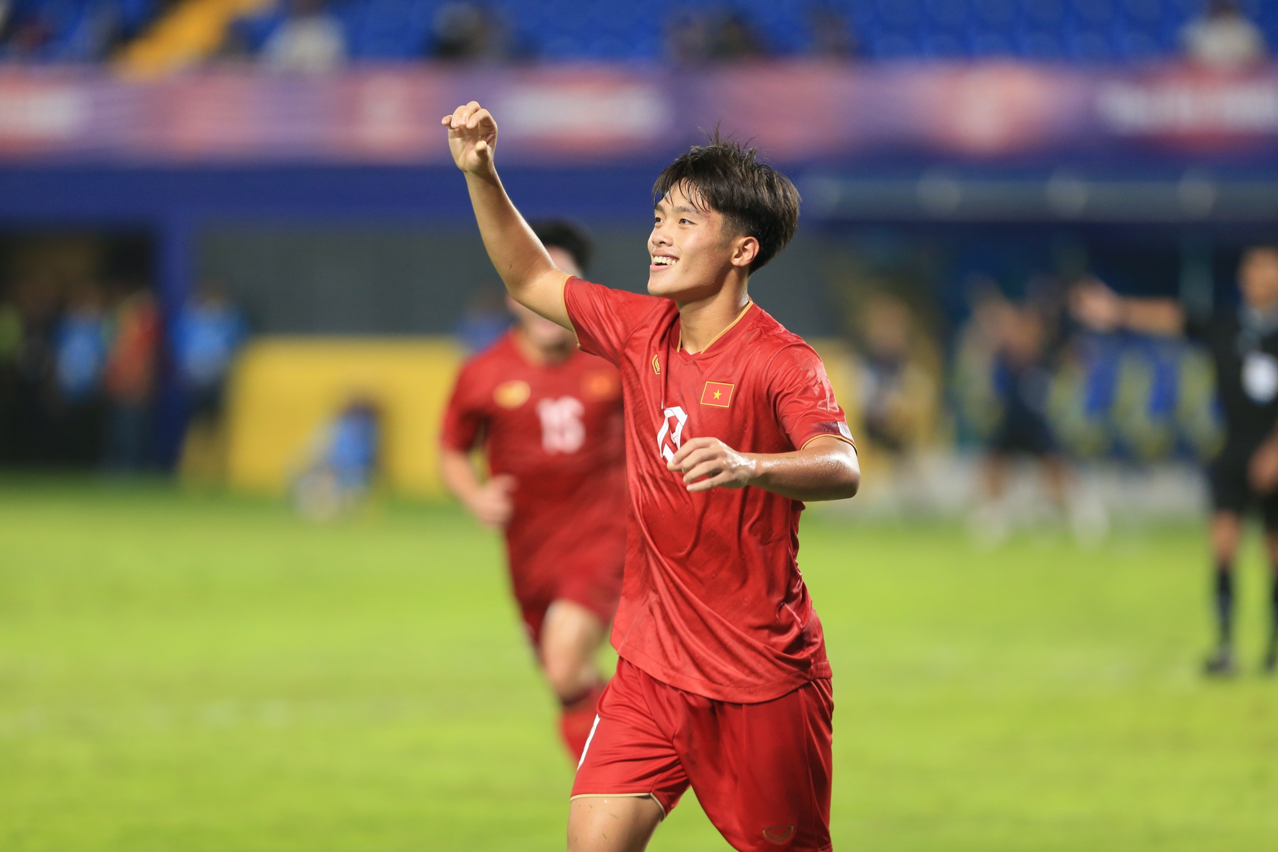 Quốc Việt ấn định chiến thắng 2-0 trước Lào.