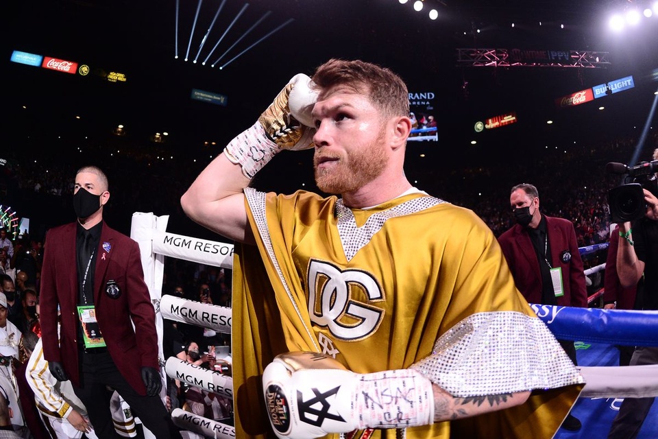 Tay đấm người Mexico, Canelo Alvarez, bỏ túi 110 triệu USD, trong đó bao gồm 100 triệu USD tiền giải và 10 triệu USD bên ngoài sàn đấu. Con số này tăng đáng kể so với năm 2022, thời điểm Alvarez kiếm 90 triệu USD.