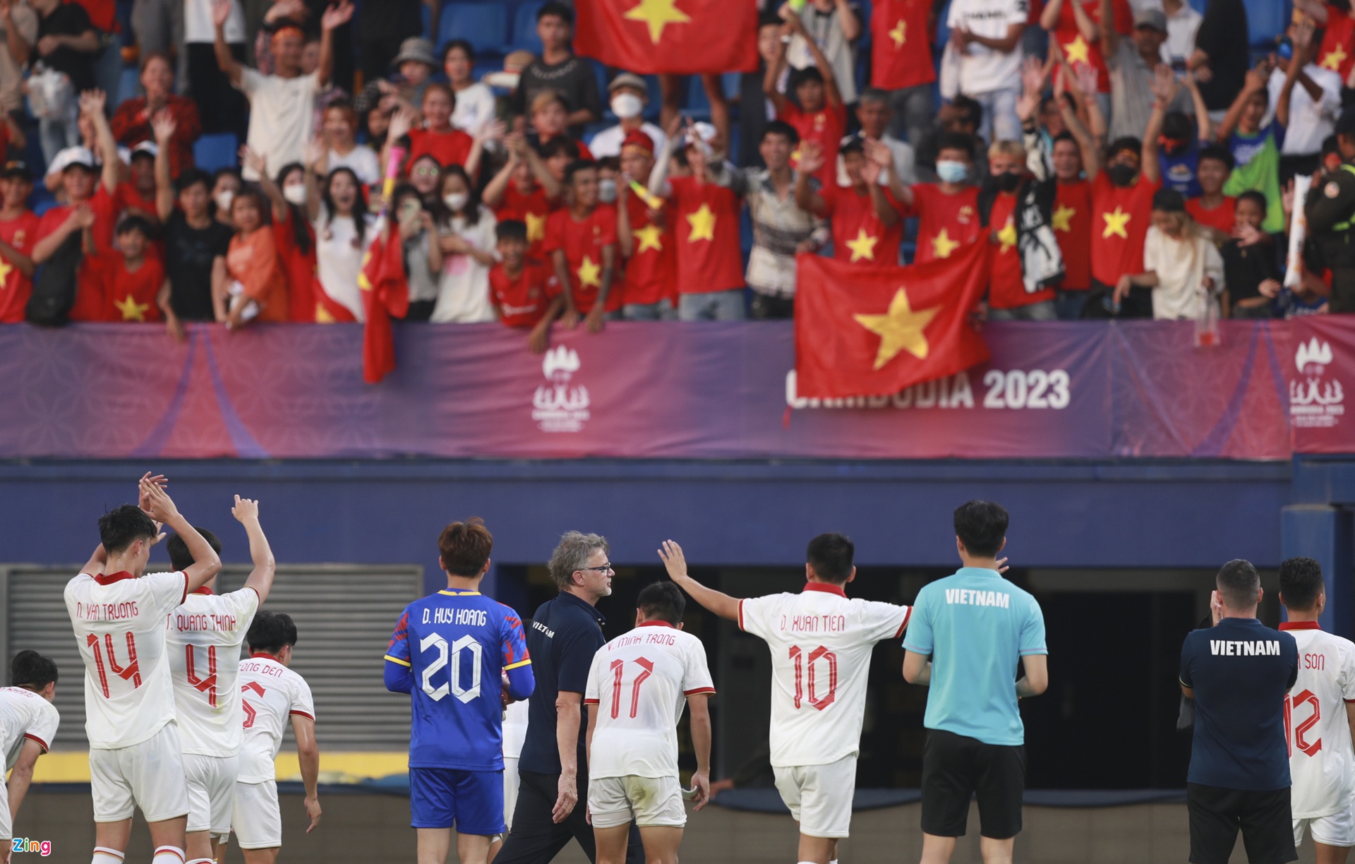 Chiến thắng 3-1 trước U22 Singapore giúp U22 Việt Nam leo lên ngôi đầu bảng B với 6 điểm sau 2 trận. Tuy nhiên, lối chơi của các học trò HLV Troussier vẫn còn là điều mà giới chuyên môn lo ngại bởi nếu đi sâu hơn tại giải, các đối thủ sẽ rất khó nhằn.