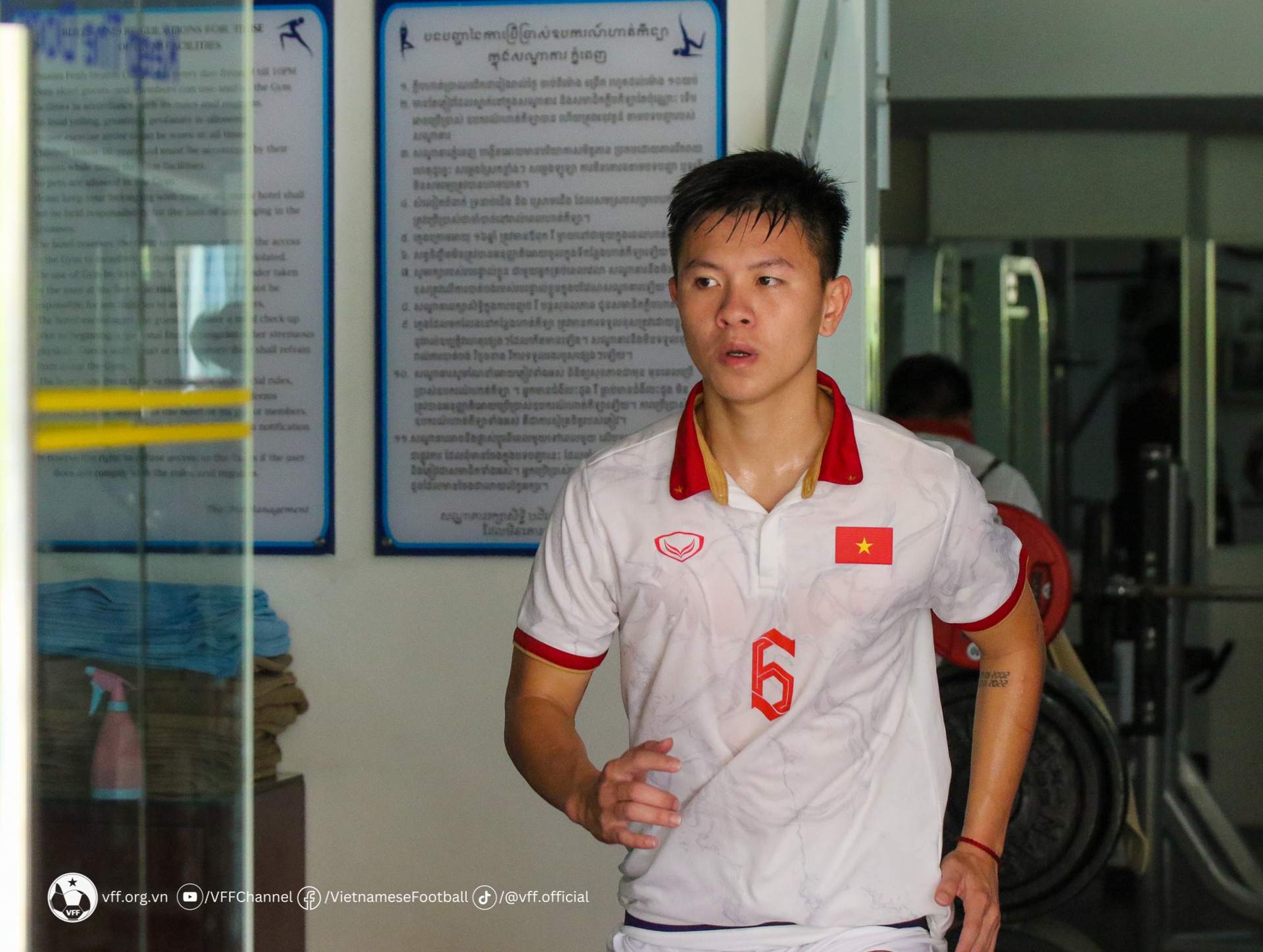 Bầu không khí trầm lắng xuất hiện tại phòng tập của U22 Việt Nam. Các cầu thủ tập trung tập luyện để chuẩn bị cho trận HCĐ với Myanmar.