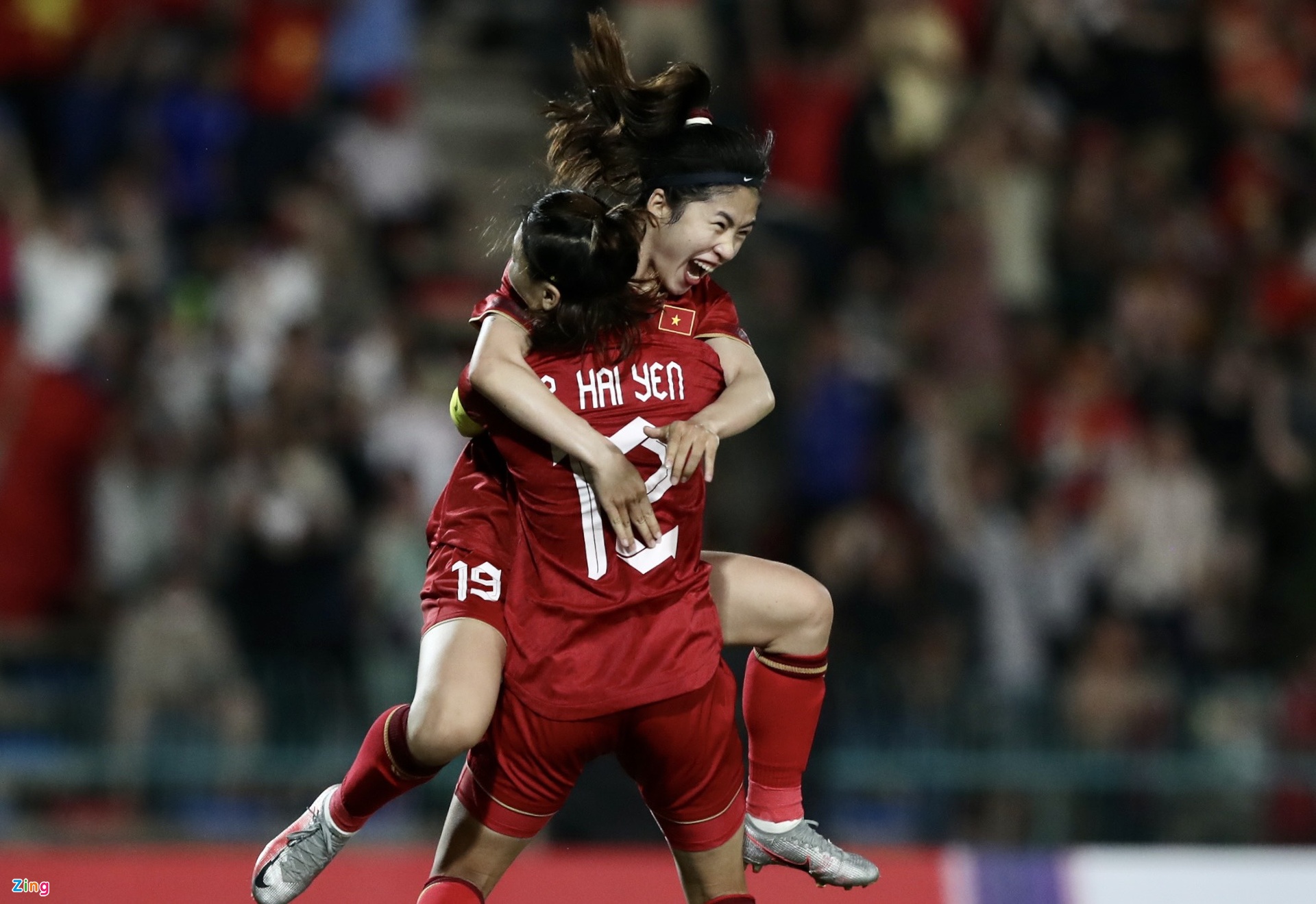 Các bàn thắng của Huỳnh Như và Nguyễn Thị Thanh Nhã giúp tuyển nữ Việt Nam thắng thuyết phục Myanmar 2-0 ở chung kết bóng đá nữ SEA Games 32.