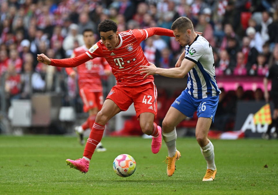 Jamal Musiala có tỷ lệ rê bóng thành công ở mức 60,1%. Tiền vệ của Bayern Munich mất trung bình 20 phút cho mỗi lần rê bóng qua người hiệu quả.