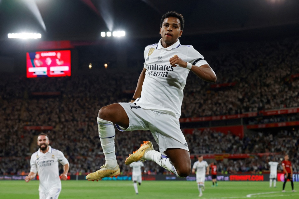 Đồng đội của Vinicius tại Real, Rodrygo Goes, cũng sở hữu khả năng rê bóng đáng gờm (25 phút 42 giây). Tỷ lệ thành công của sao trẻ người Brazil là 61,1%.