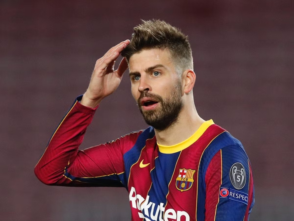 Giống như Pedro, Gerard Pique cũng vô địch World Cup và Champions League trong màu áo tuyển Tây Ban Nha và Barca. Danh hiệu Ngoại hạng Anh cựu trung vệ xứ Catalonia có được đến vào mùa 2007/08 trong màu áo Manchester United. Đó cũng là mùa giải Pique lần đầu tiên vô địch Champions League.