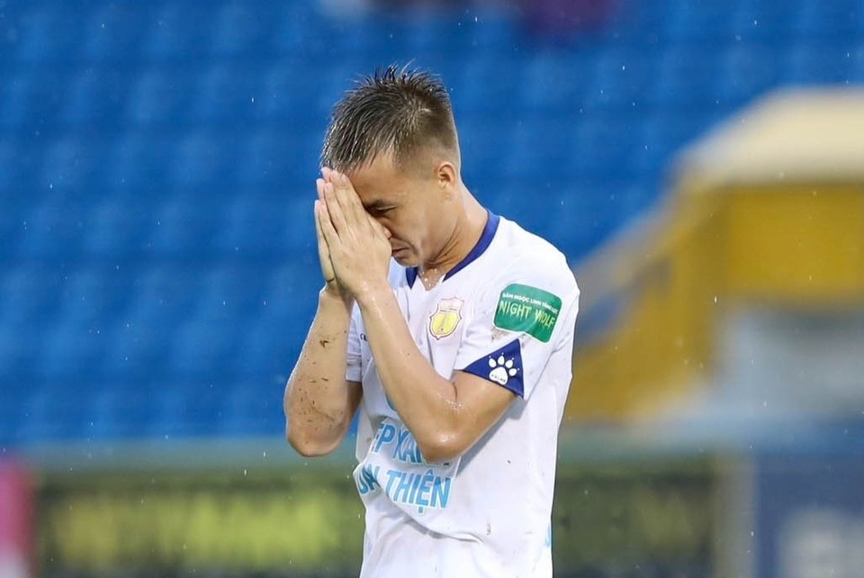 Tô Văn Vũ không ăn mừng khi ghi bàn vào lưới CLB Bình Dương. Ảnh: CLB Nam Định.