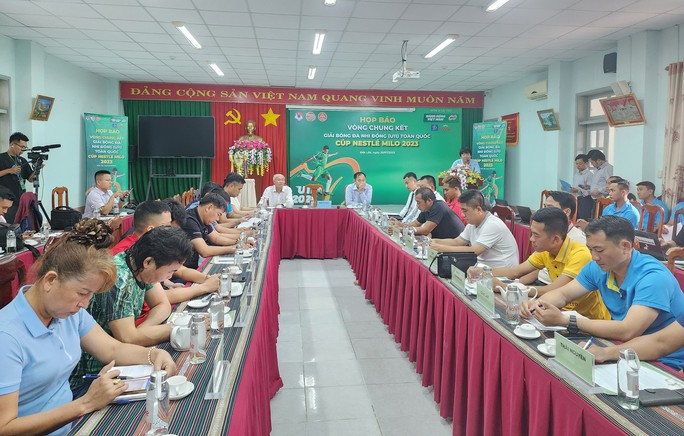 Ban tổ chức họp báo thông tin về vòng chung kết giải bóng đá nhi đồng (U11) toàn quốc.