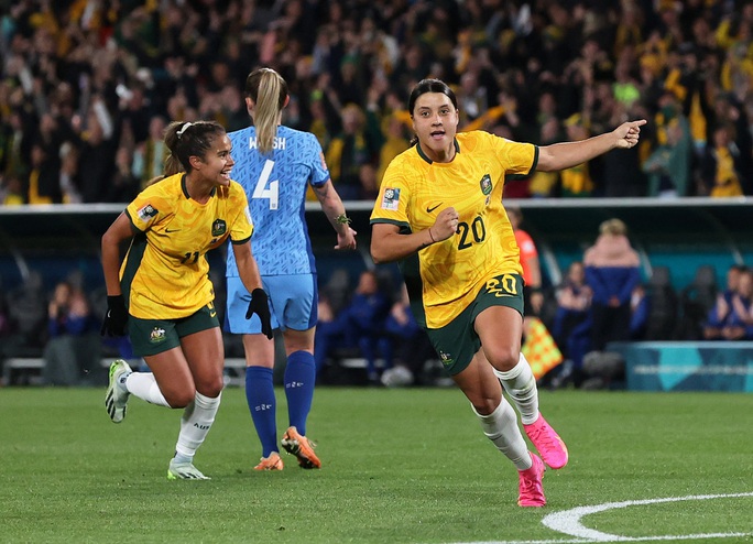 Sam Kerr thể hiện đẳng cấp giúp tuyển Úc gỡ hòa 1-1.