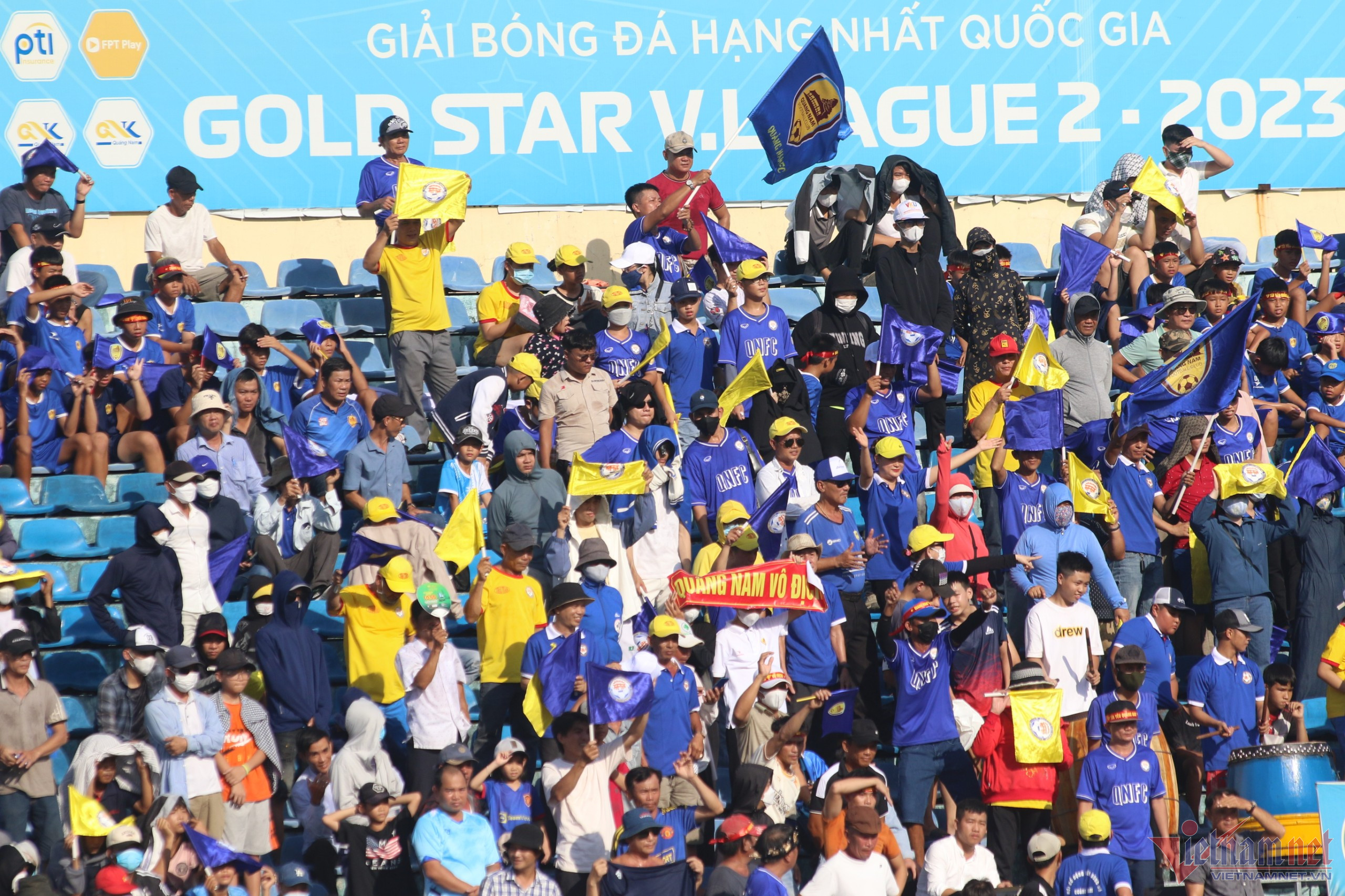 Người hâm mộ Quảng Nam chờ khoảnh khắc đội bóng quê hương trở lại V-League sau 3 năm thi đấu ở giải hạng Nhất.