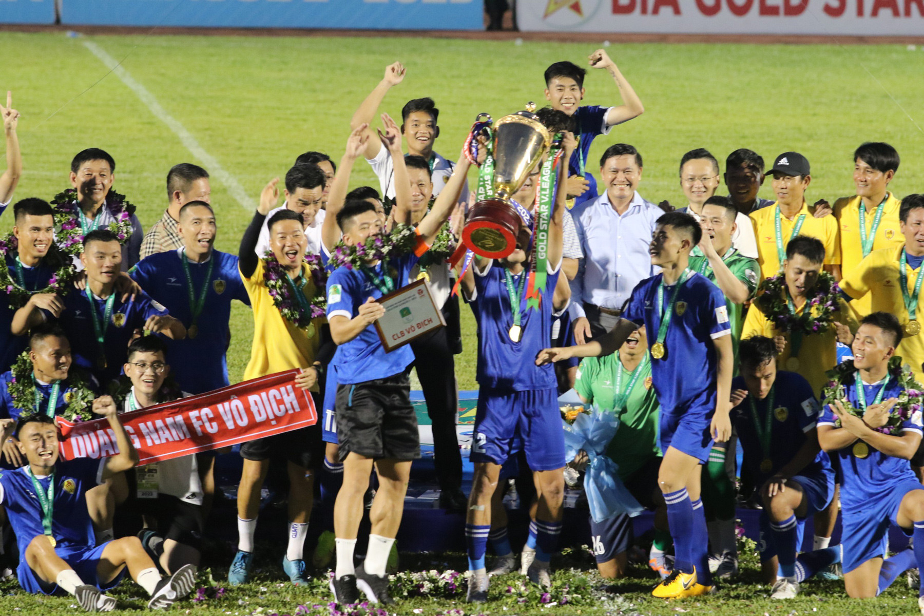 Ảnh bài viết Quảng Nam vô địch giải hạng Nhất, trở lại V-League