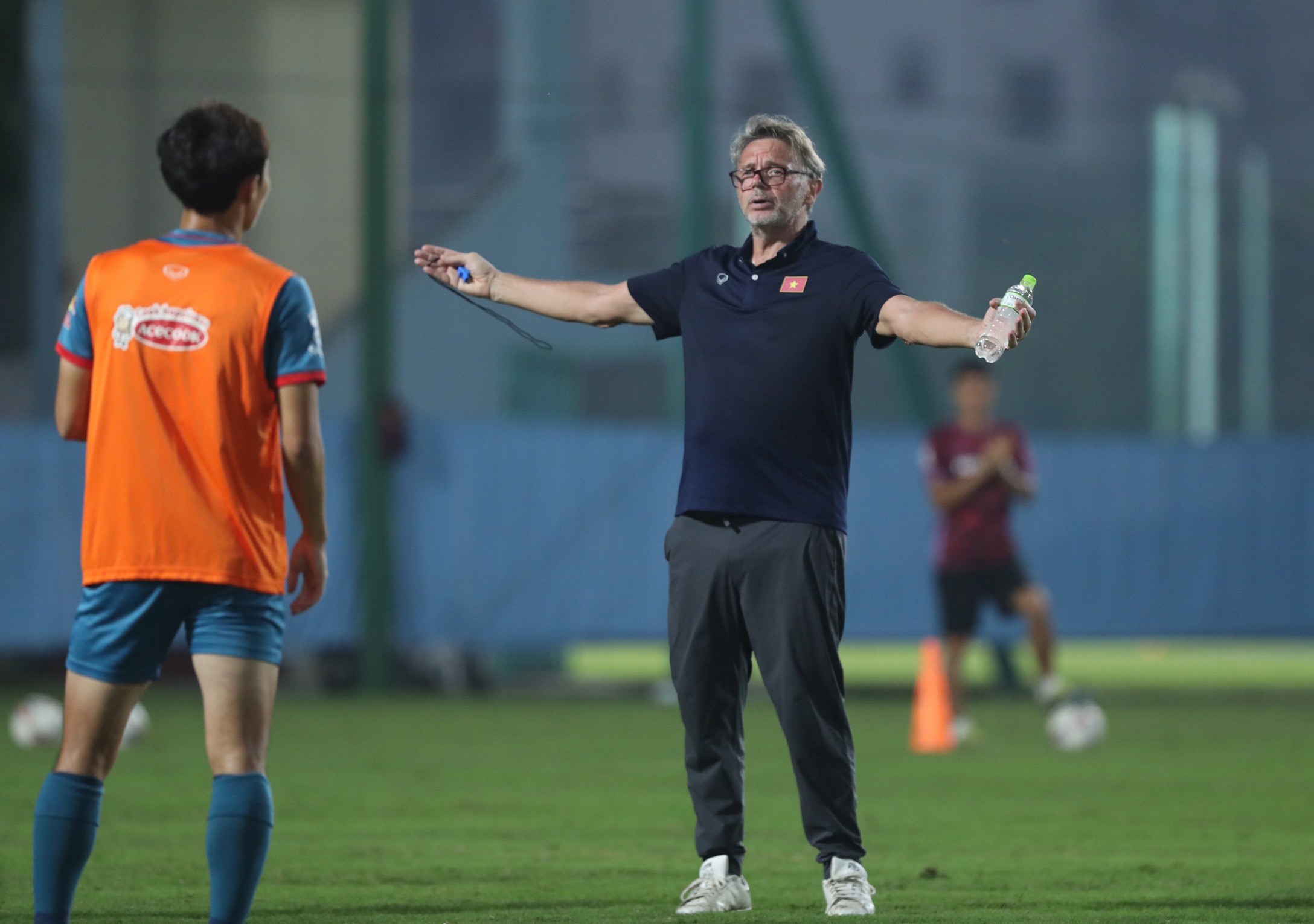 Ảnh bài viết Văn Toàn bị HLV Philippe Troussier nhắc nhở