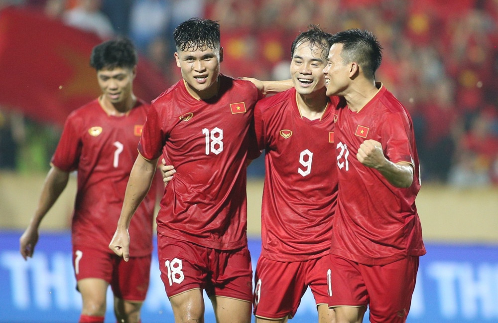 Ảnh bài viết Tuyển Việt Nam đứng im trên bảng xếp hạng FIFA