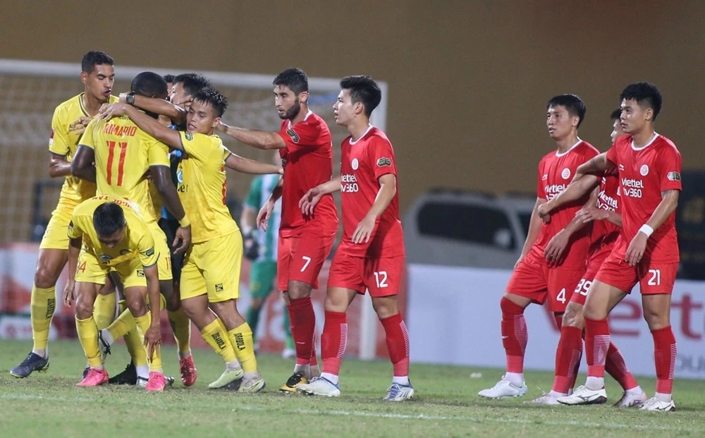 Ảnh bài viết Trưởng ban trọng tài VFF lên tiếng vụ 'bẻ còi' trận Viettel vs Thanh Hóa