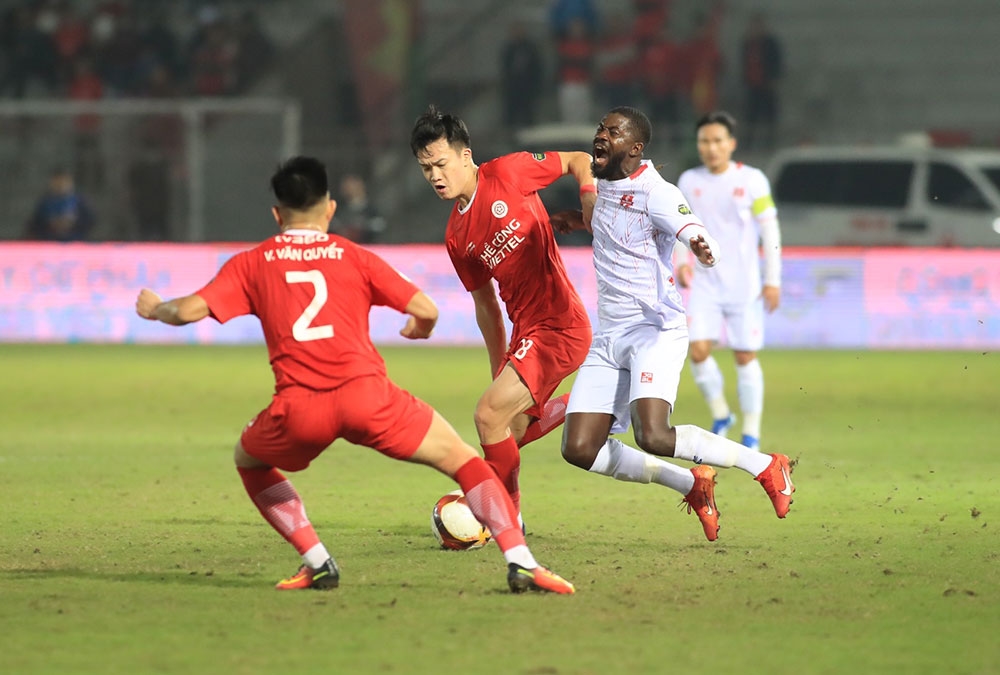 Hoàng Đức và đồng đội vẫn chưa thoát khỏi khủng hoảng. Ảnh: VPF.