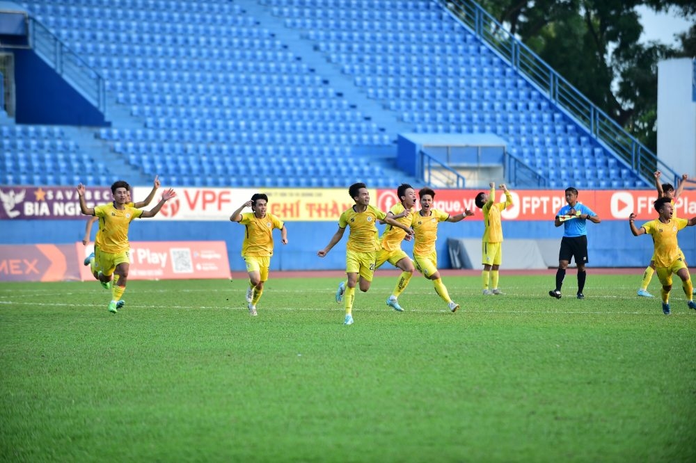 Ảnh bài viết Hà Nội hạ SLNA sau 10 lượt sút penalty, Công Phương khiến HAGL khóc hận