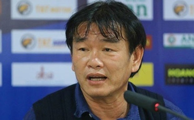 Ảnh bài viết HLV Phan Thanh Hùng: “Ngoài đời là anh em, vào sân phải vì màu cờ sắc áo”