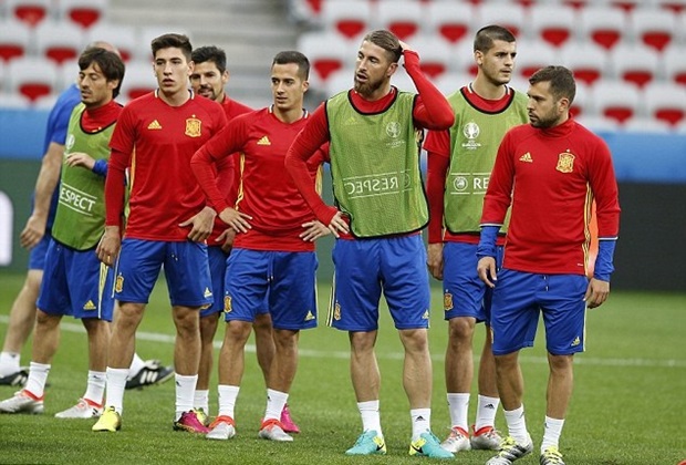 Ảnh bài viết Tây Ban Nha ủ rũ; Thổ Nhĩ Kỳ tươi rói trước cuộc đối đầu