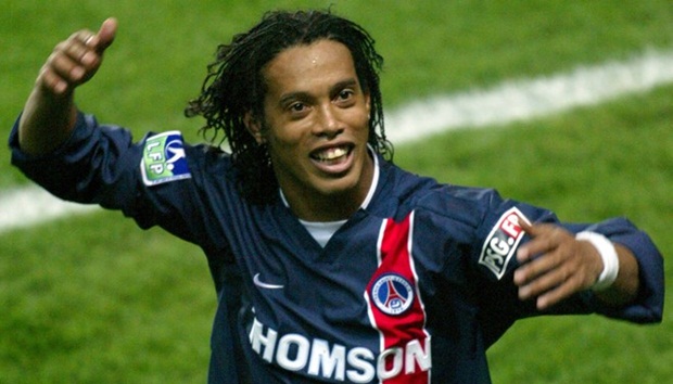 Ronaldinho từng khoác áo PSG 2 mùa giải từ 2001 đến 2003 trước khi từ chối MU để đầu quân cho Barcelona. Ảnh: Internet.