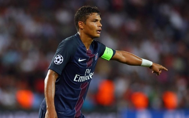 20. Thiago Silva/PSG (185.000 bảng/tuần): Gia nhập PSG từ năm 2013, trung vệ người Brazil luôn là điểm tựa vững chắc cho hàng phòng ngự của nhà vô địch nước Pháp. Mới đây, Thiago Silva đã gia hạn thêm một năm hợp đồng với đội bóng chủ sân Công viên các hoàng tử đến hè năm 2018. Cùng với sự ra đi của Zlatan Ibrahimovic, cựu trung vệ của AC Milan đã trở thành cầu thủ hưởng lương cao nhất PSG. Ảnh: Internet.