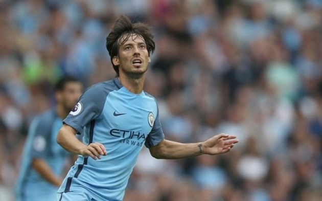 15. David Silva/Man City (210.000 bảng/tuần): Với bản hợp đồng mới kí năm 2014, đội bóng chủ sân Etihad đã trói chân tiền vệ hào hoa của bóng đá Tây Ban Nha tới mùa hè năm 2019. Silva là một trong những cầu thủ đầu tiên đặt nền móng đưa Manchester City vươn mình thách thức cả châu Âu. Ảnh: Internet.