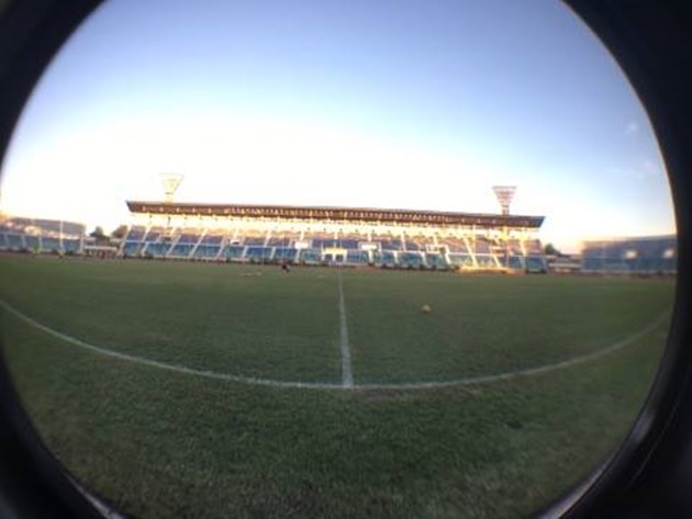 Khán đài B. Ảnh: Anh Dũng.