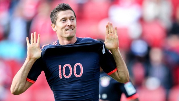 Lewandowski có cú đúp thứ tư vào lưới Mainz với hai CLB Dortmund và Bayern.