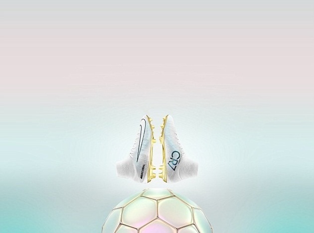 Theo tiết lộ từ Daily Mail, chỉ có 777 đôi Mercurial Superfly CR7 Vitorias được tung ra thị trường. Người hâm mộ sẽ phải khá vất vả để sở hữu phiên bản giày mang tên thần tượng của mình.