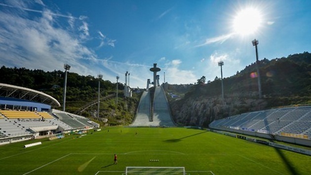 Sân vận động của Gangwon cũng là địa điểm tổ chức Olympic mùa đông. Họ hy vọng sân sẽ kín chỗ ở K.League 2017 khi đội chiêu mộ nhiều ngôi sao.