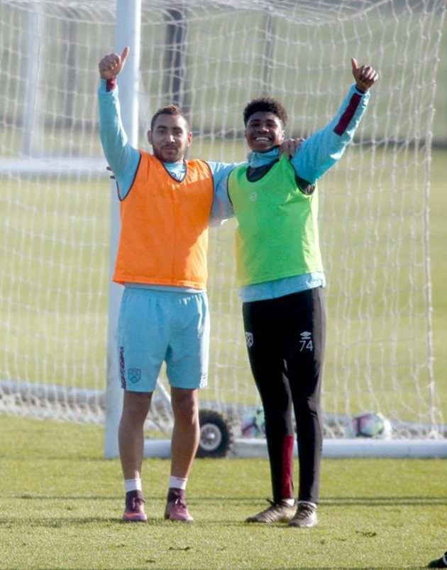 Cuộc tình giữa Payet và West Ham gần như sẽ chấm dứt khi kỳ chuyển nhượng mùa đông đóng cửa. Đích thân tiền vệ người Pháp đã tuyên bố muốn được ra đi. Anh thậm chí còn bỏ tập nhằm bắt câu lạc bộ chủ quản chấp nhận yêu sách của mình. Điểm đến mơ ước của Payet chính là đội bóng cũ tại nước Pháp - Marseille.