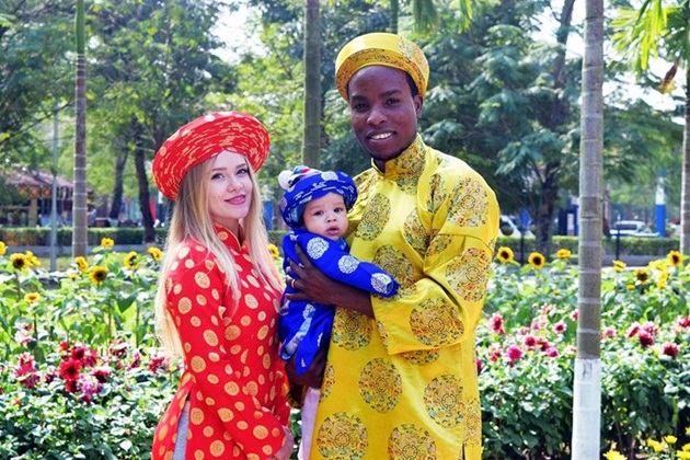 Ảnh bài viết "Nàng dâu" V-League khoe sắc cùng nắng xuân