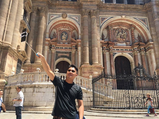 Khách hàng may mắn của K+ say mê khám phá xứ sở bò tót.