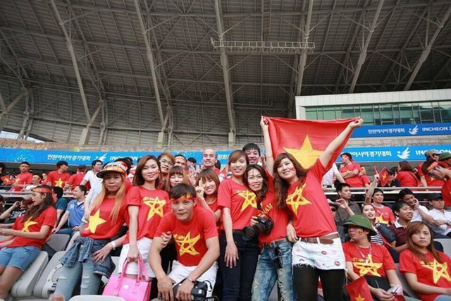 Kiều bào ở Hàn Quốc sẽ phủ đỏ sân Jeonju trong trận đấu chiều nay.