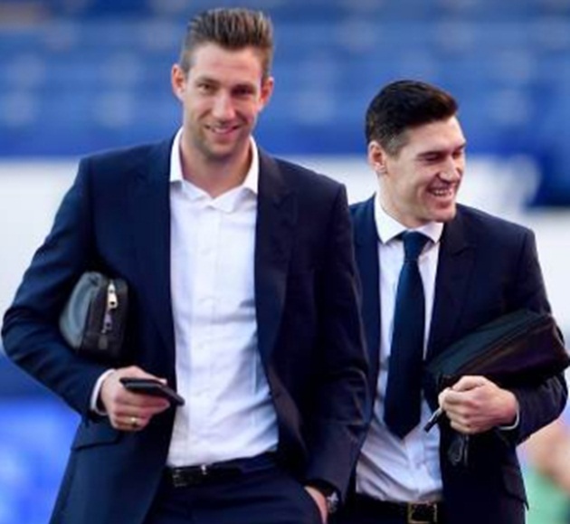 Maarten Stekelenburg và Gareth Barry đều đã có tuổi.