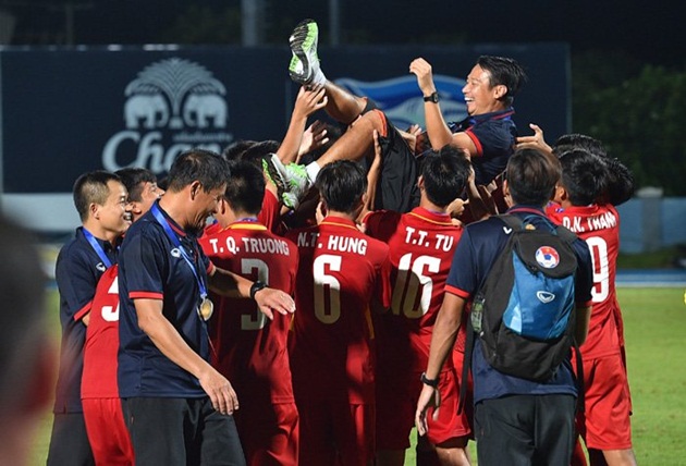 HLV Hồng Việt góp công lớn giúp U15 Việt Nam vô địch U15 ĐNA.
