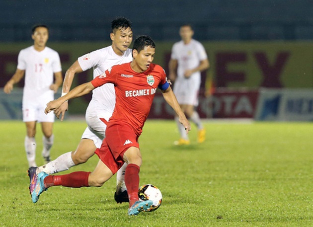 Anh Đức đang là chân sút nội tốt nhất V-League 2017 dù bước qua tuổi 32. Ảnh: Quang Liêm.