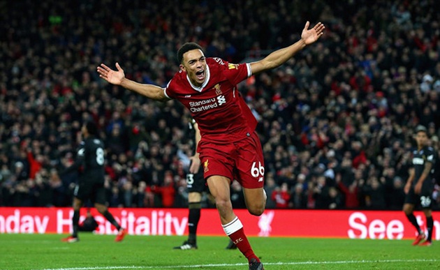 Hậu vệ phải 19 tuổi Arnold đá chính trong trận gặp Swansea.