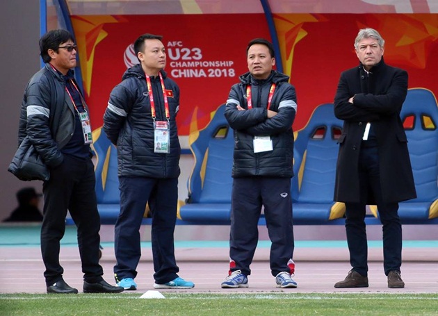 GĐKT Gede (bìa phải) đã đóng góp quan trọng cho chiến tích của U23 Việt Nam. Ảnh: Tuấn Hữu.
