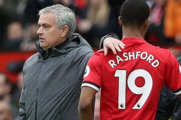 Ảnh bài viết Mourinho rút Rashford ra nghỉ vì ‘ám ảnh’ Gary Neville