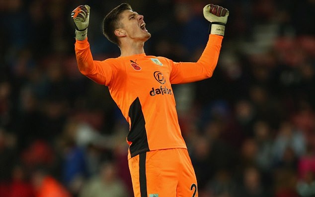 Nick Pope đang có phong độ chói sáng trong màu áo Burnley.