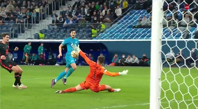 Kepa giải nguy cho Chelsea.