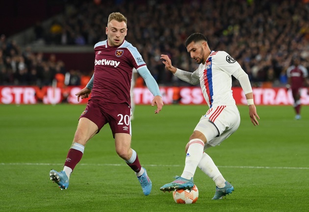 Aouar vừa trải qua mùa giải thất vọng cùng Lyon.
