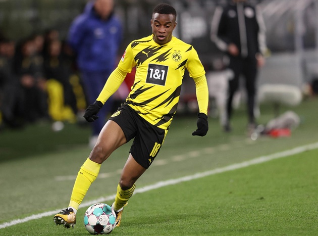 Youssoufa gây ấn tượng mạnh ở tuổi 18.