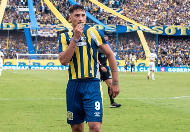 Veliz rực sáng tại Argentina.