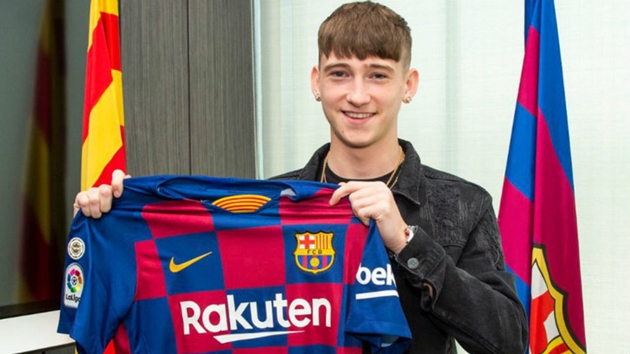 Ảnh bài viết Chơi chiêu "xù tiền", Barca khó lòng ra mắt "niềm tự hào nước Anh"