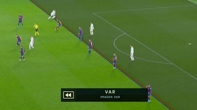 VAR đã phát hiện tình huống việt vị của Ferland Mendy.