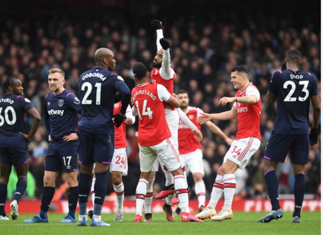 Tuy nhiên, cũng như Pierre-Emerick Aubameyang, cựu cầu thủ Lyon đang đứng trước những nghi ngờ về tương lai ở kỳ chuyển nhượng mùa hè sắp tới.