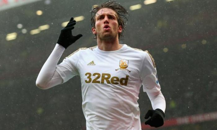 10. Michu (Swansea): 20 bàn. Tiền đạo người Tây Ban Nha trở thành một trong những "hiện tượng" đáng được chú ý nhất tại giải Ngoại hạng Anh vào mùa 2012/13 tuy nhiên sự nghiệp của anh lại sa sút trầm trọng ở khoảng thời gian sau đó.